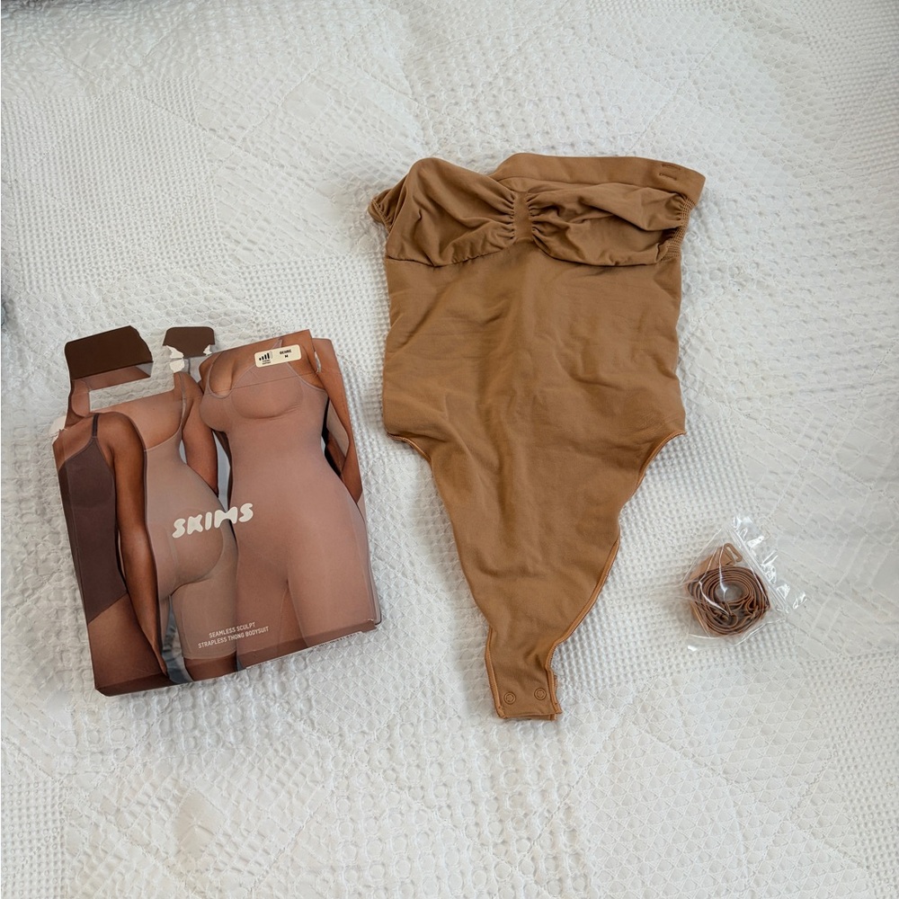 SKIMS seamless sculpt strapless thong Bodysuit